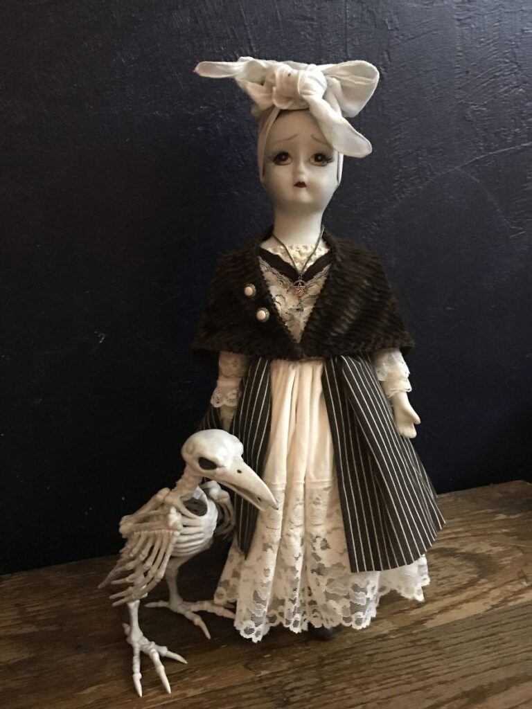 The Dreadful Dolls Revival: Transformed Into Creepy Decors for The Halloween Junkie